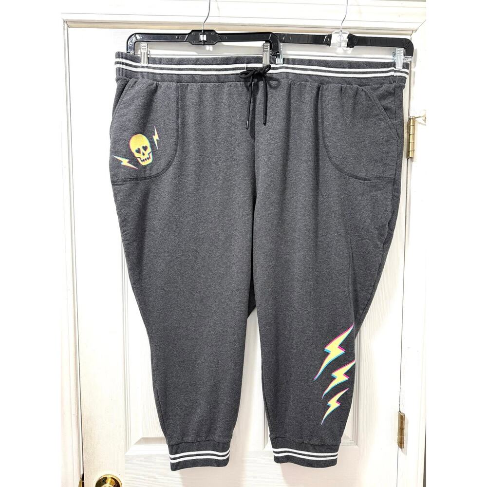 Torrid 6 (6X 30) Lovesick Fleece Lined Skull & Lightning Bolt Cropped Joggers
